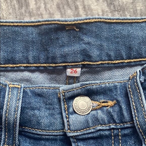 COPY - Levi’s High Rise Mom Shorts - Picture 4 of 4